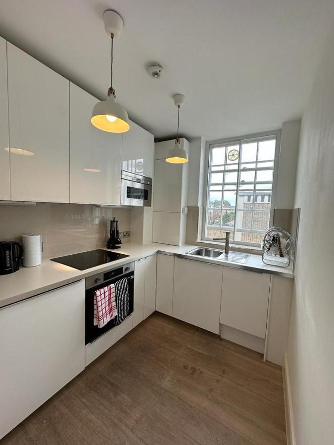 Apartment Charming Chelsea Two Bedroom Next To Kings Road! London