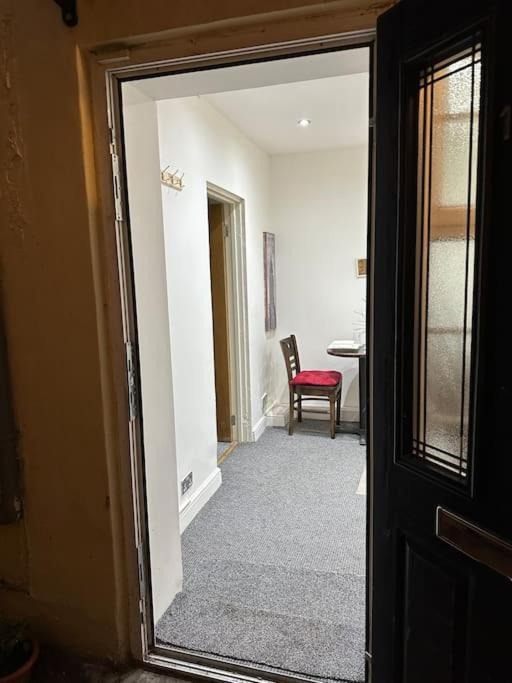 Super Spacious, Grnd Floor Flat * Londen