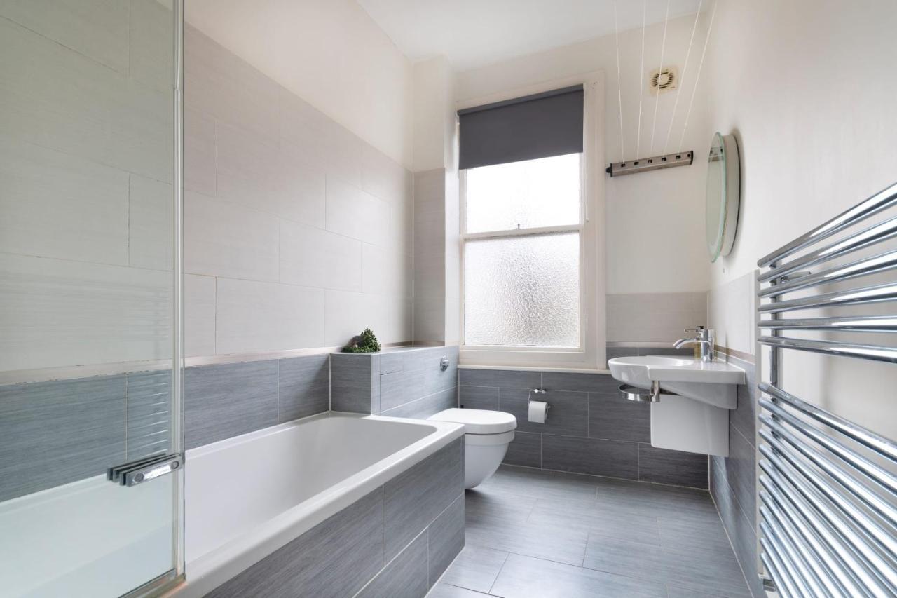 1 Bed Clapham Junction Apartment *