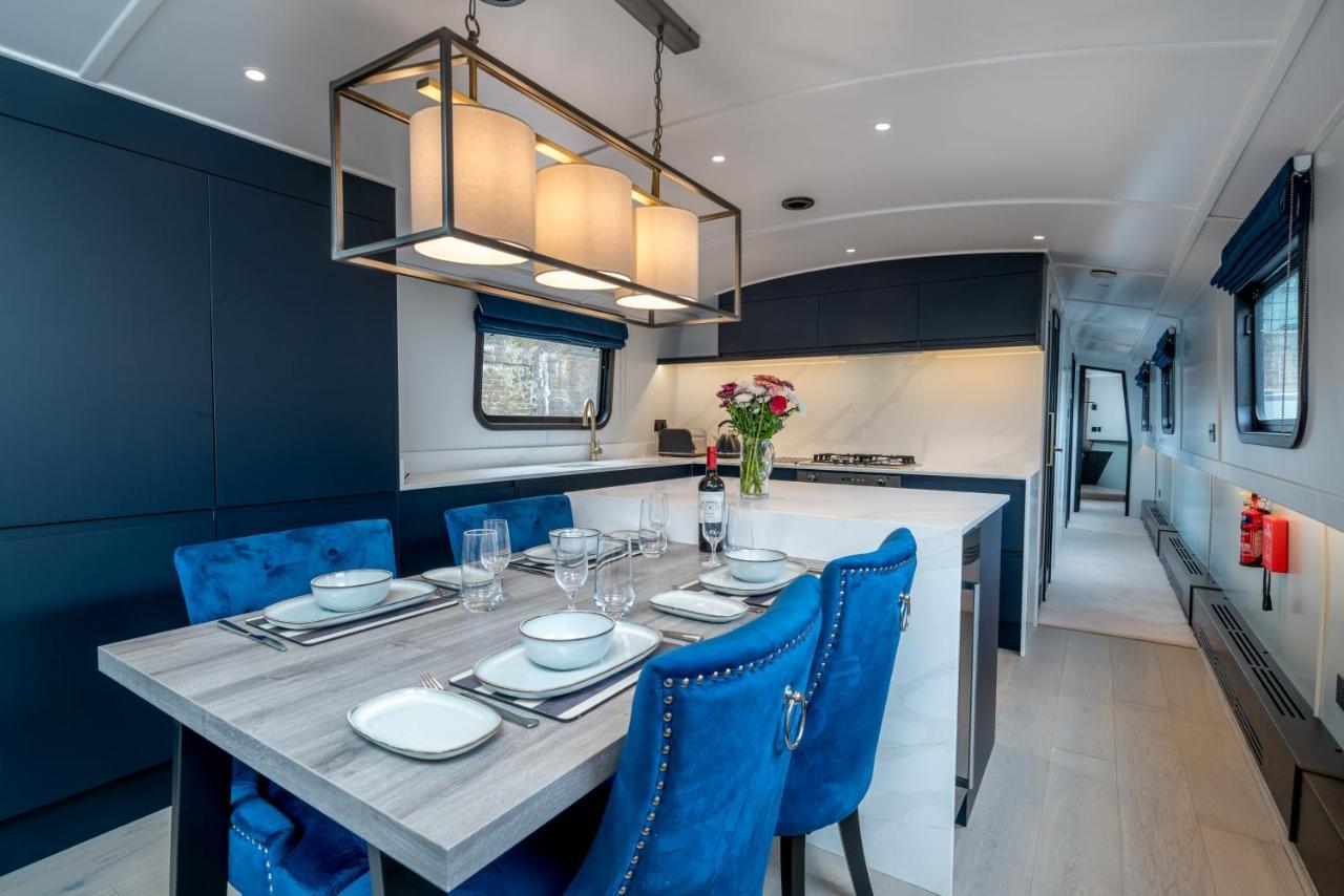 Elegant Houseboat Near Canary Wharf Hotel en barco *