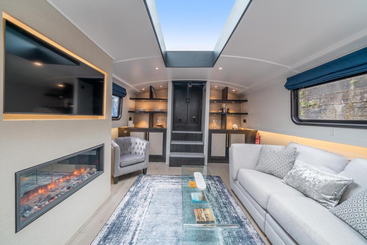 Elegant Houseboat Near Canary Wharf Hotel en barco Londres
