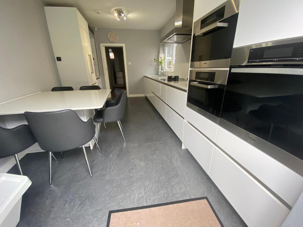 Hospedagem domiciliar Private In Excellent Family House ,zone 2