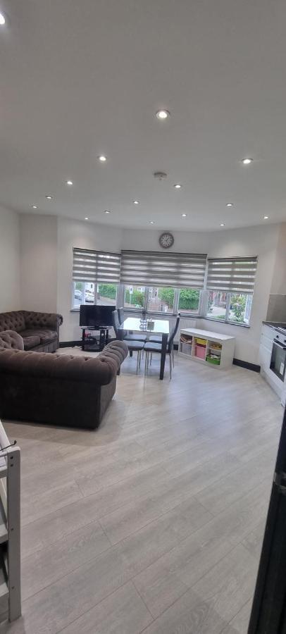 Apartamento Modern 2 Bdr Londres
