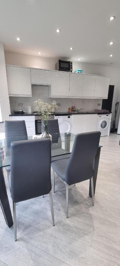 Modern 2 Bdr Apartamento