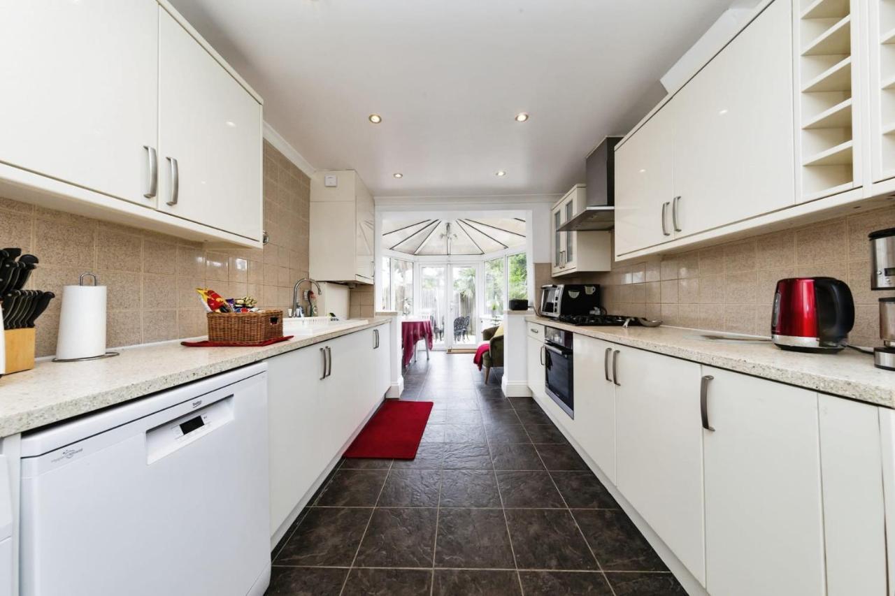 Your Chic 3br Comfort And Style In Londres