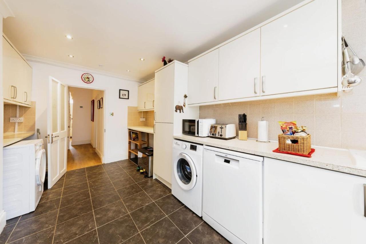Your Chic 3br Comfort And Style In * Londres