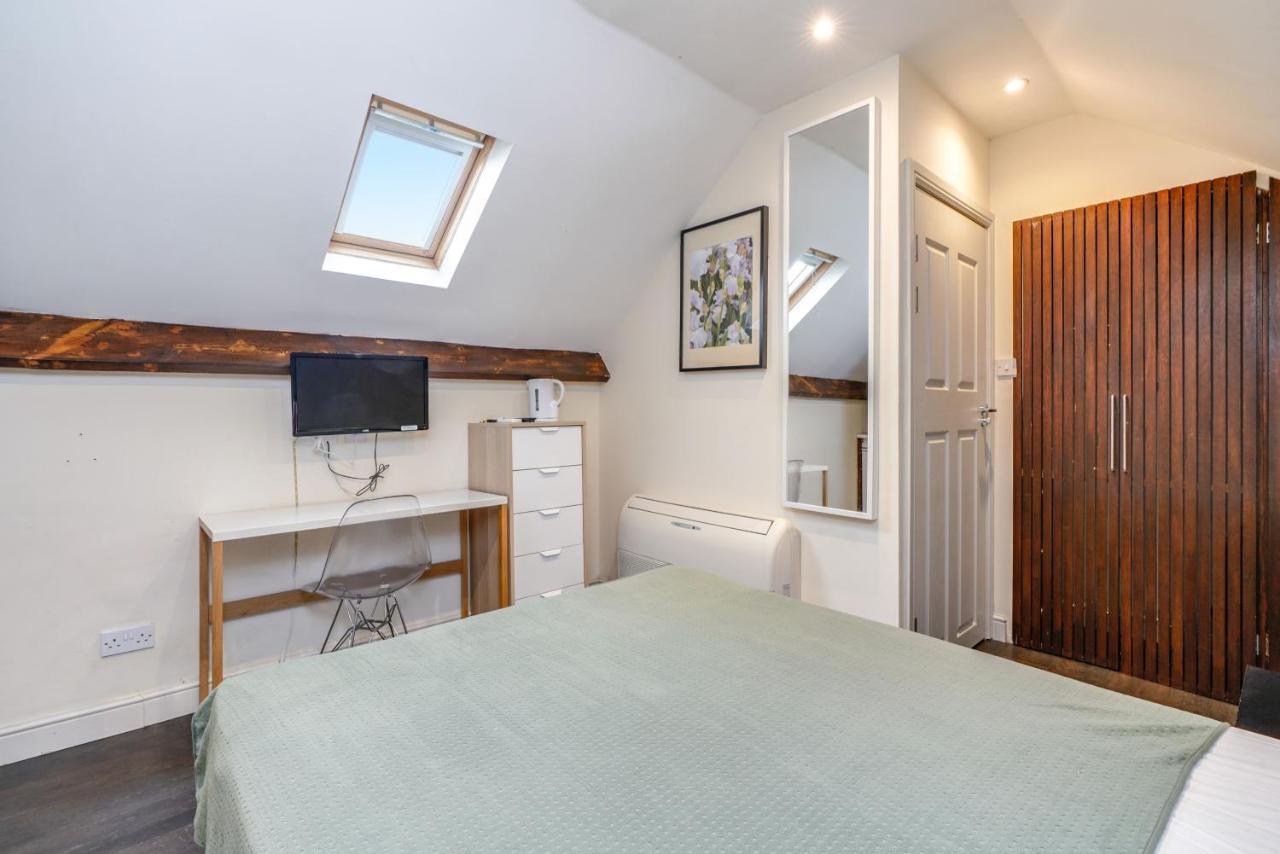 Apartment Quiet Double Studio Flat London