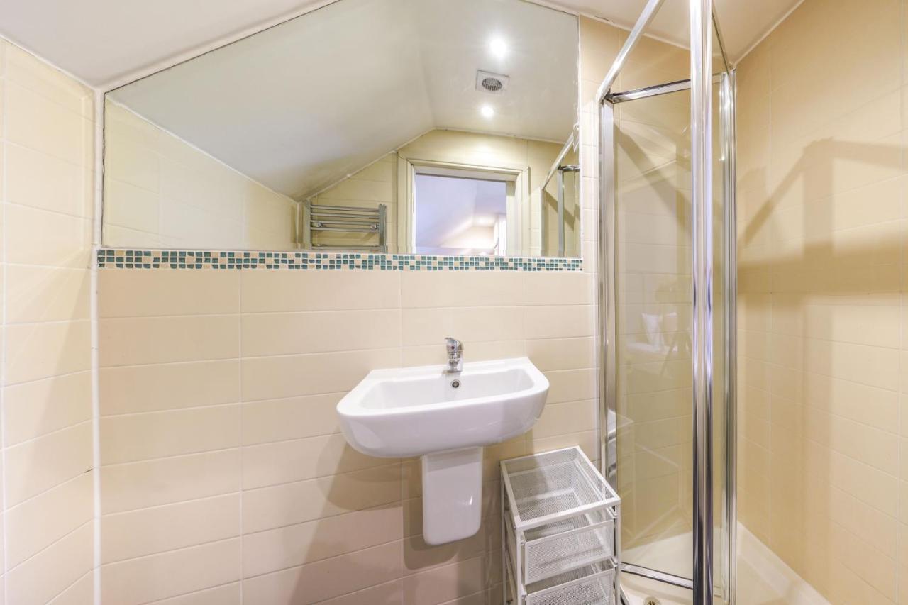 Apartment Quiet Double Studio Flat London