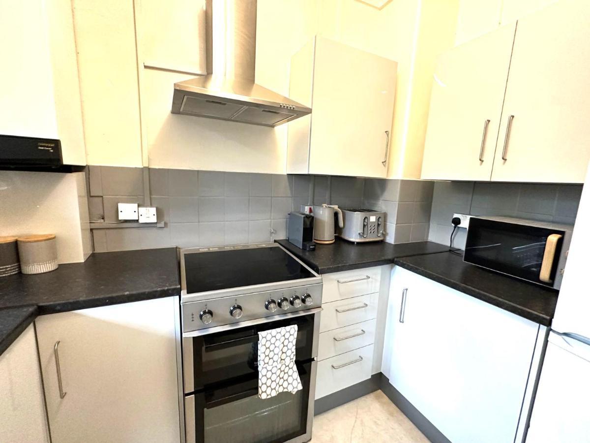 Charming 2-bed Flat With Balcony Close To White Westfield Apartment