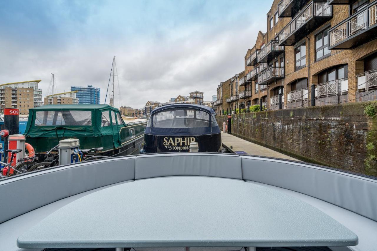 Elegant Houseboat Near Canary Wharf Londres