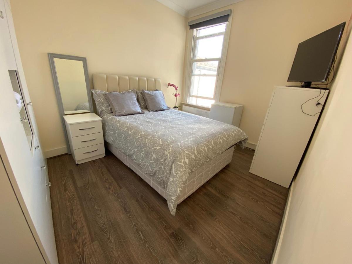Hospedagem domiciliar Private In Excellent Family House ,zone 2