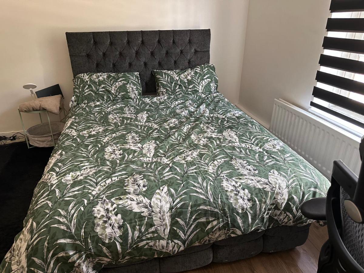 Huge By Bridge - King Sized Bed * Londres