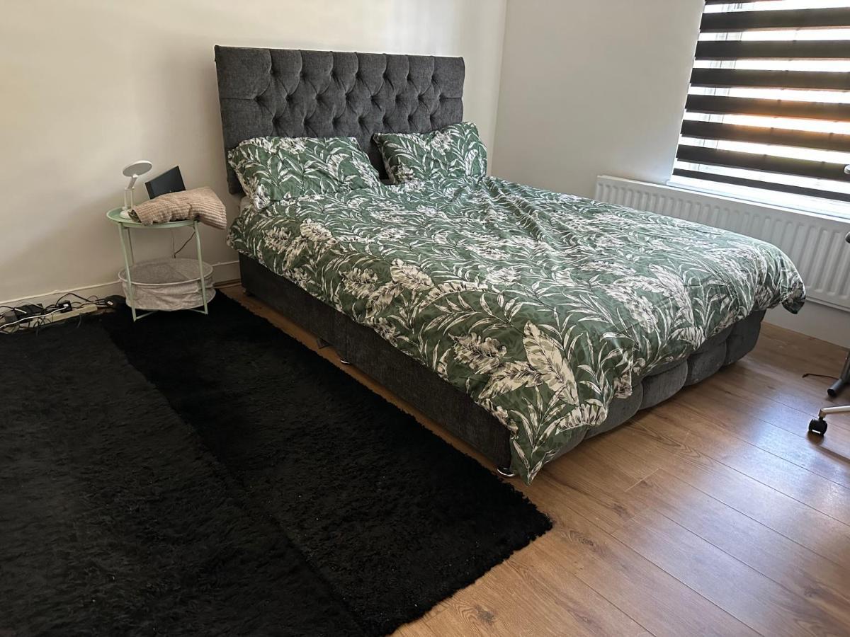 Huge By Bridge - King Sized Bed Apartamento Londres