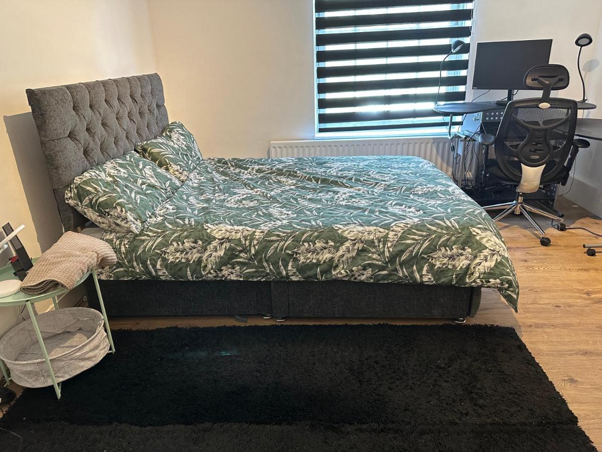 Huge By Bridge - King Sized Bed * Londres