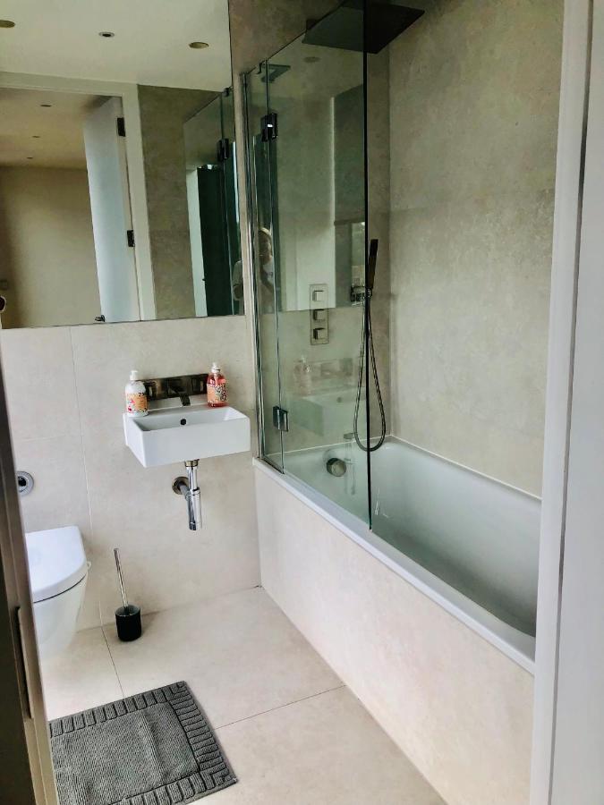 Apartment Luxury 2 Bedroom 20 Min From London