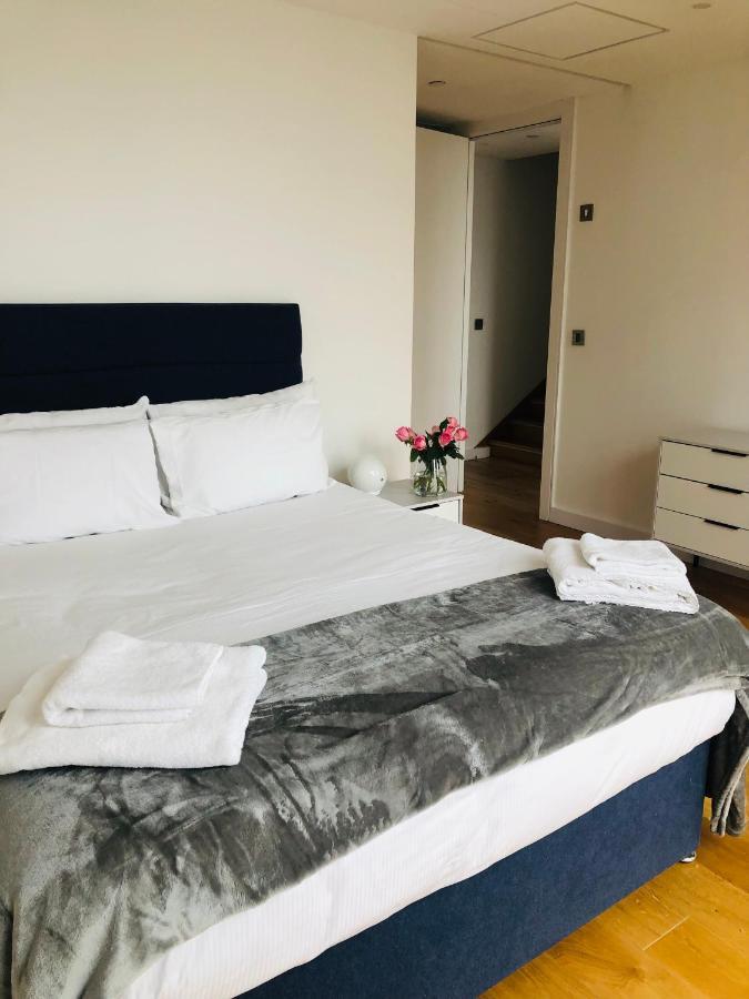 Luxury 2 Bedroom 20 Min From * London