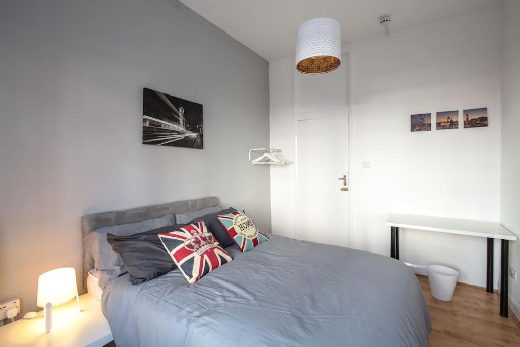 Large Modern Spacious House 6 Bedrooms 5 Bathrooms *