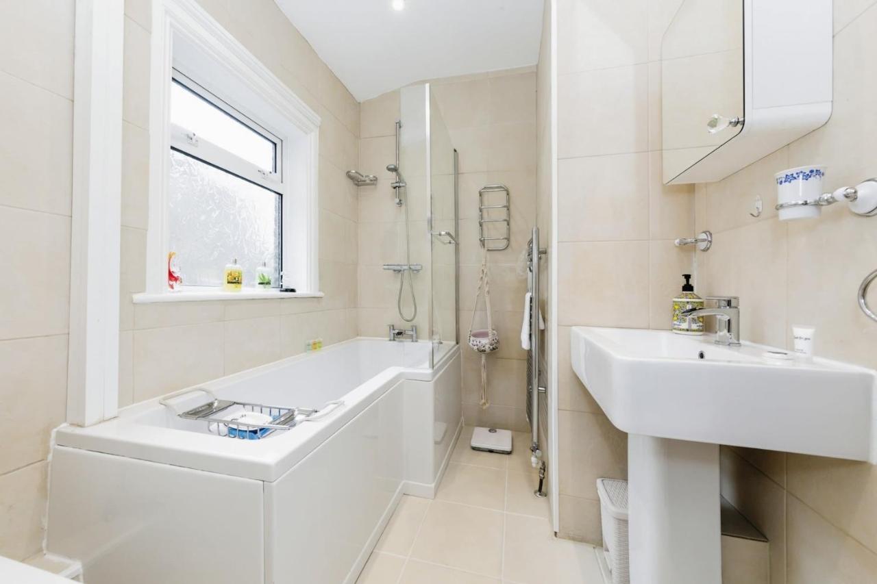Your Chic 3br Comfort And Style In Londres