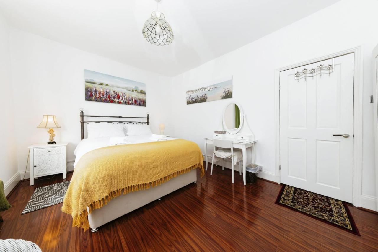 Your Chic 3br Comfort And Style In * Londres
