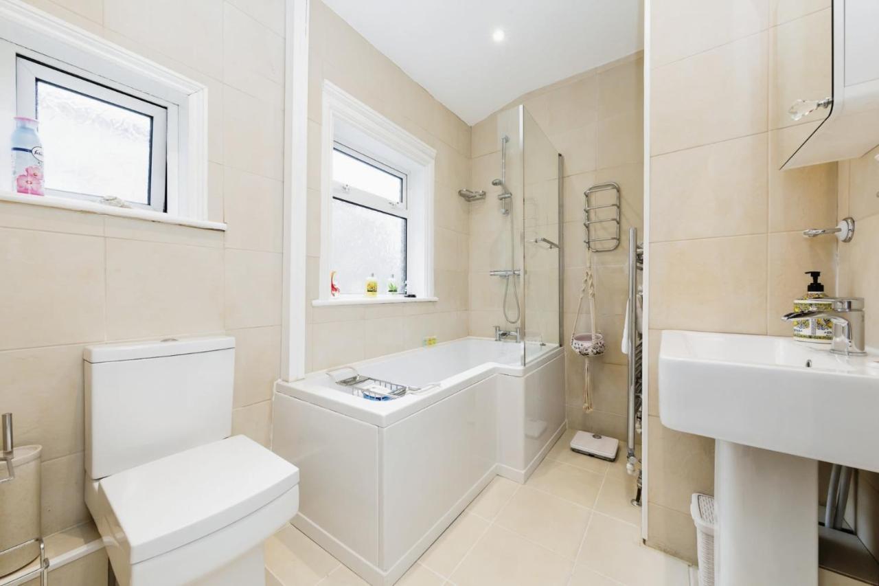 Your Chic 3br Comfort And Style In * Londres