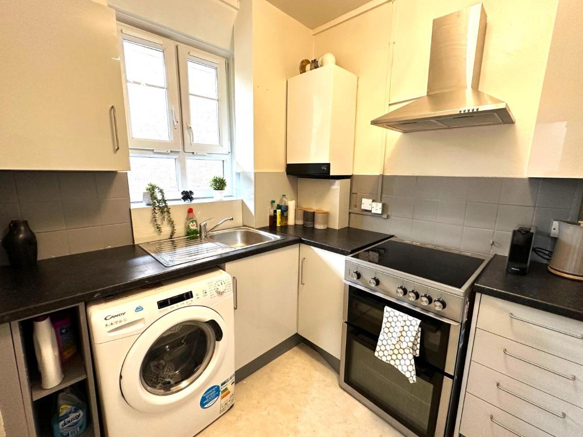 Charming 2-bed Flat With Balcony Close To White Westfield * London
