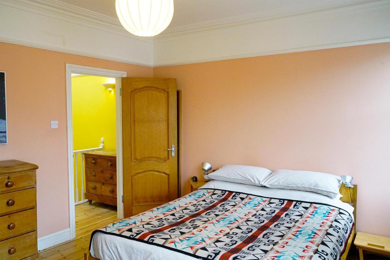 Stunning 3-bedroom Townhouse In Superb Location *