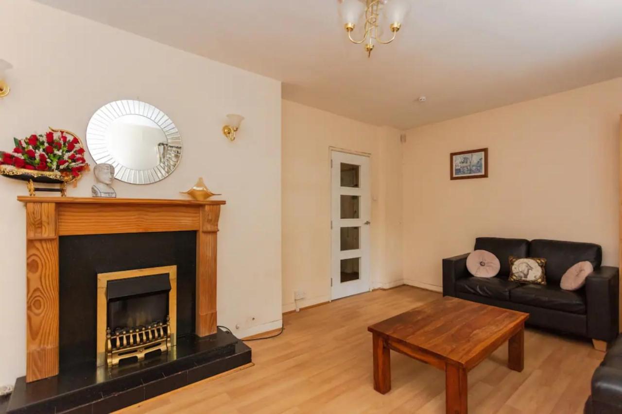 Homely 3 Bedroom House With A Garden Hébergement de vacances
