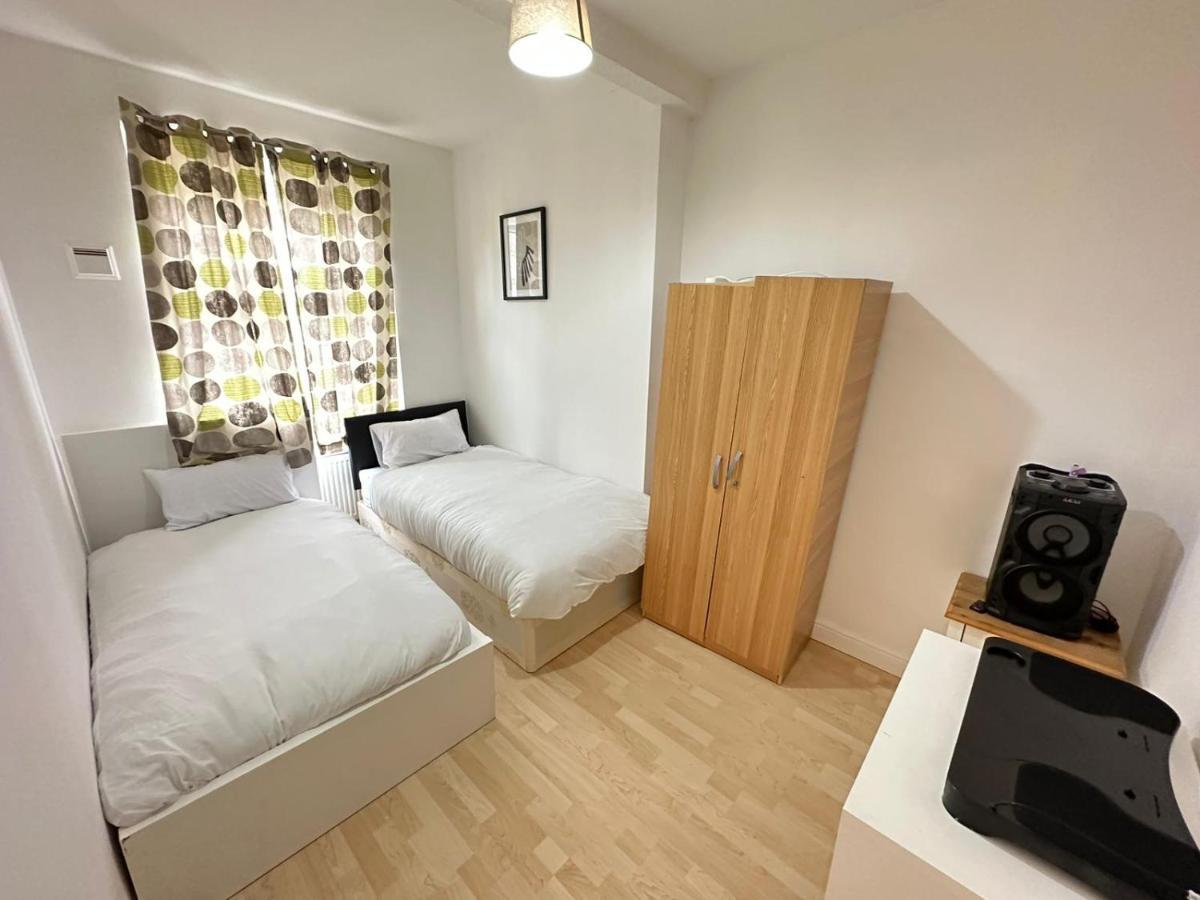 4 Floor New Miles Apartment London