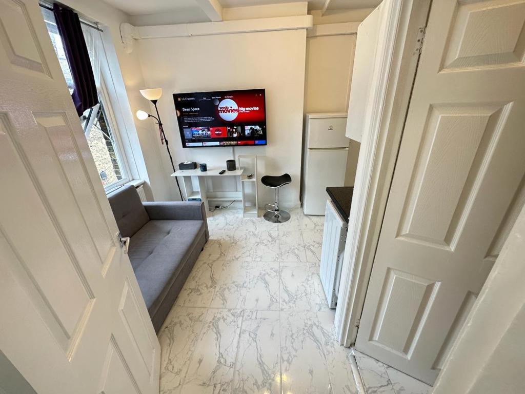 4 Floor New Miles * London