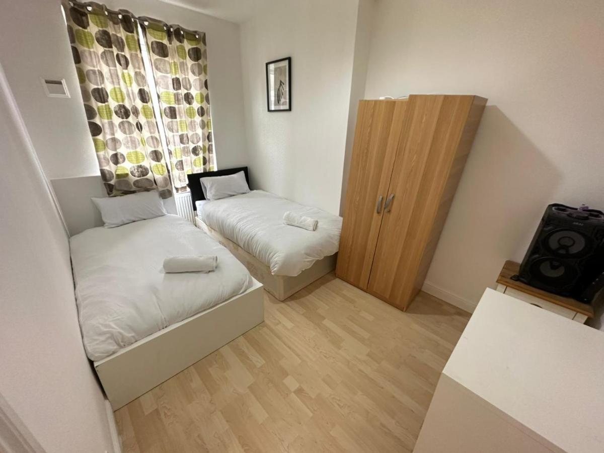 Apartment 4 Floor New Miles London