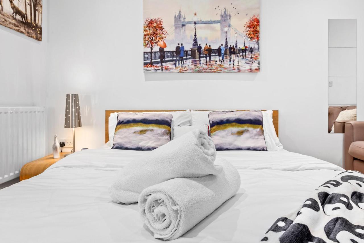 3-bedroom Flat In Sleeps 14 Hy1 Londen