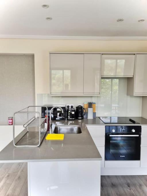 Luxuries 2 Bed Flat In Canary Wharf