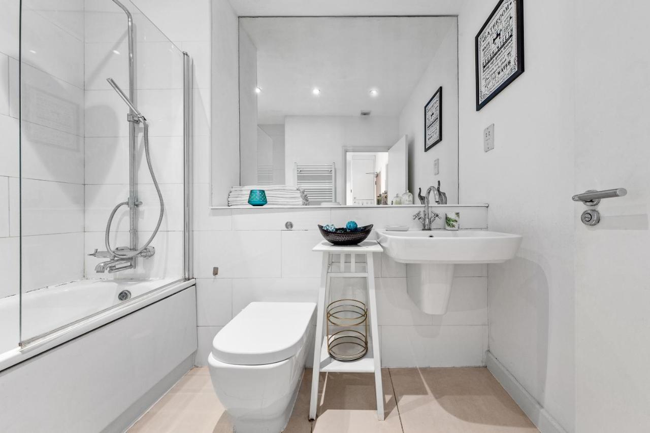 3-bedroom Flat In Sleeps 14 Hy1 Appartement Londen