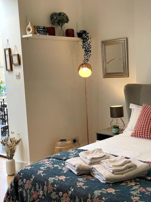 Cute&cozy In Barons Court * Londres