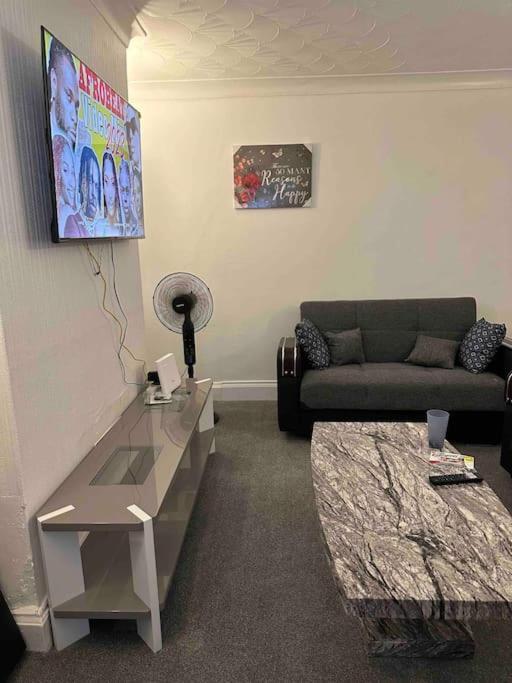 Apartment Gorgeous 5 Bedroom House *