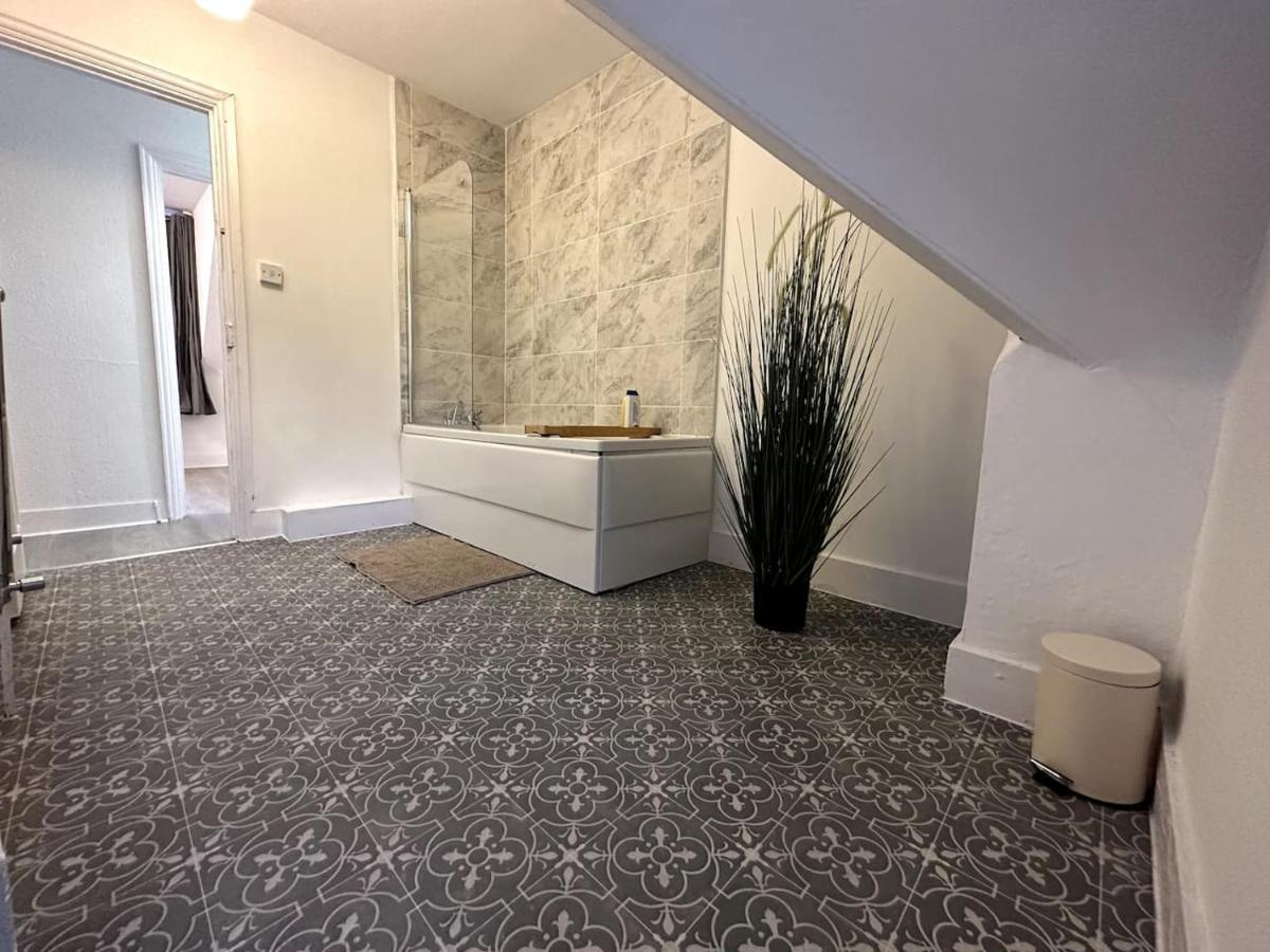 Wonderful 2 Bedroom On Tower Bridge Appartement *