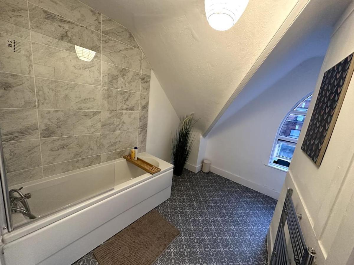 Wonderful 2 Bedroom On Tower Bridge Appartement *
