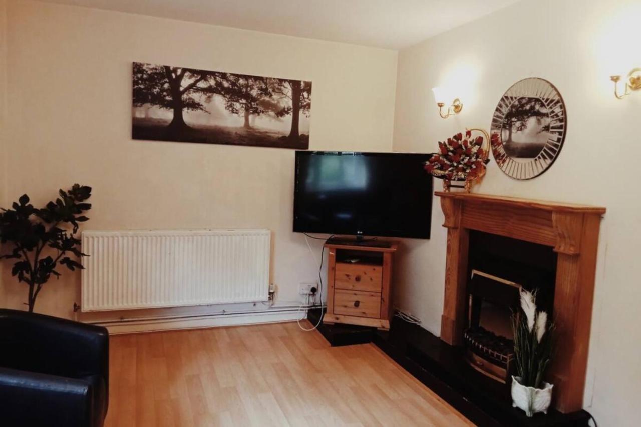 Homely 3 Bedroom House With A Garden Hébergement de vacances Londres