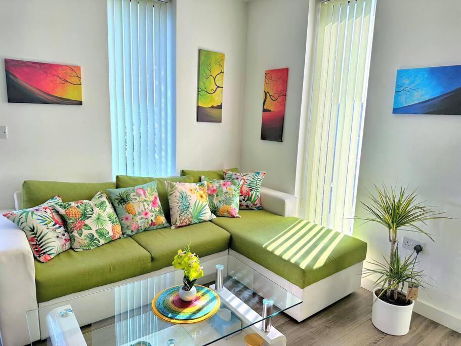 Spacious 2 Bed Flat Next To Elizabeth Line Apartamento *