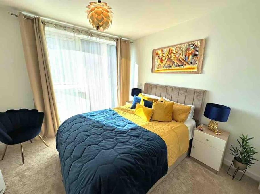 Spacious 2 Bed Flat Next To Elizabeth Line * Londres