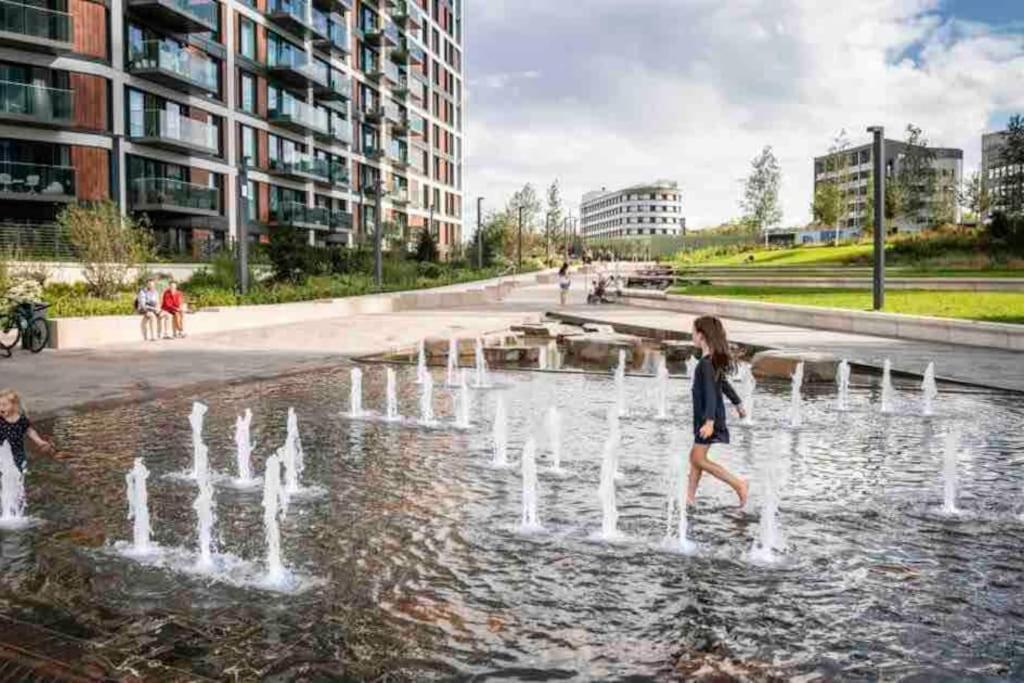Spacious 2 Bed Flat Next To Elizabeth Line *