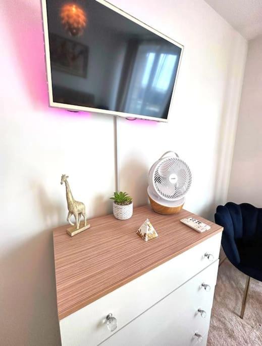 Spacious 2 Bed Flat Next To Elizabeth Line * Londres