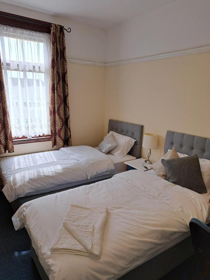Luxury 5 Bedroom Near Seven Kings Train Station- 5 Room, 6 Bed And Sleeps 8 Guest * Londres