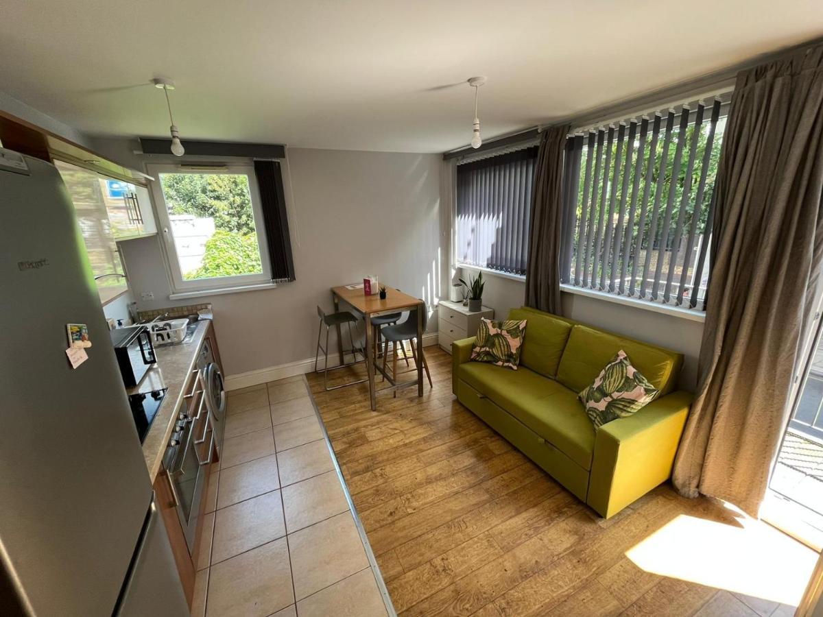 Modern Flat Near Transports Apartamento