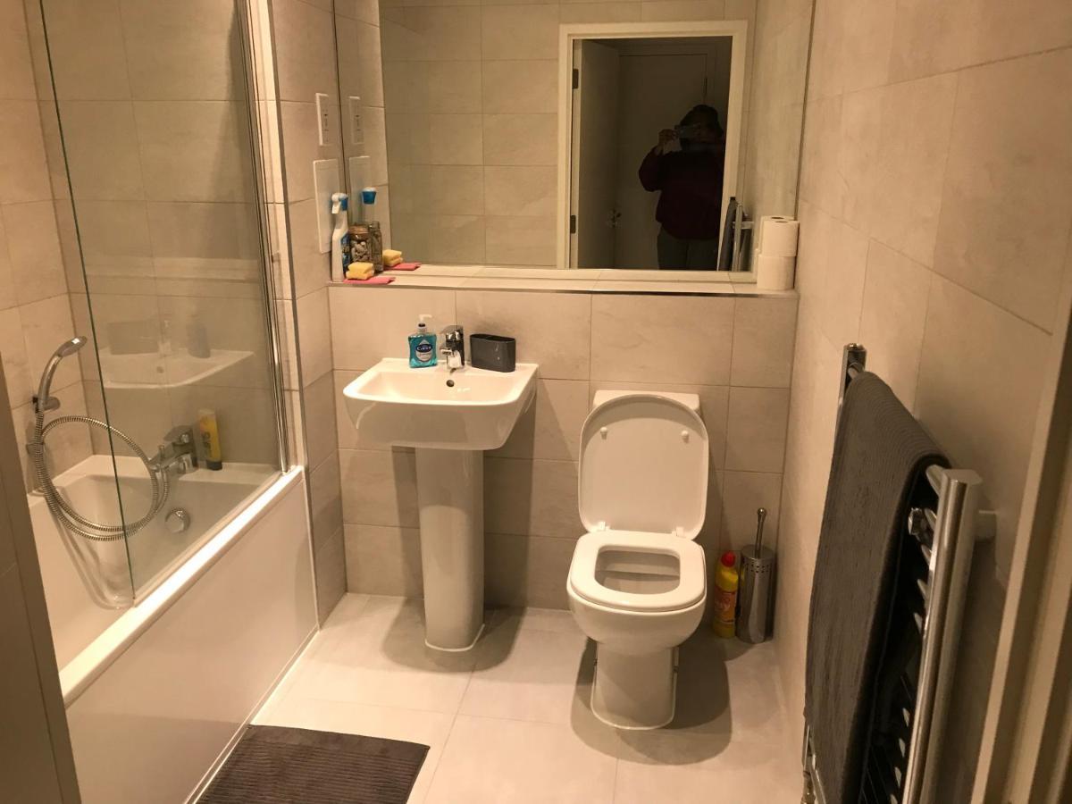 Private & Private Bathroom In Park Royal *