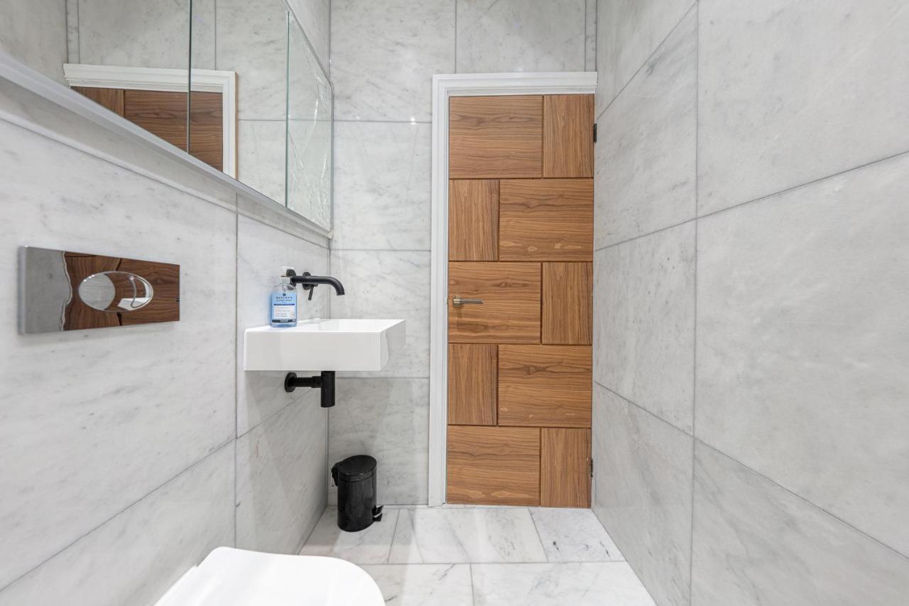 Central London Apartment * London