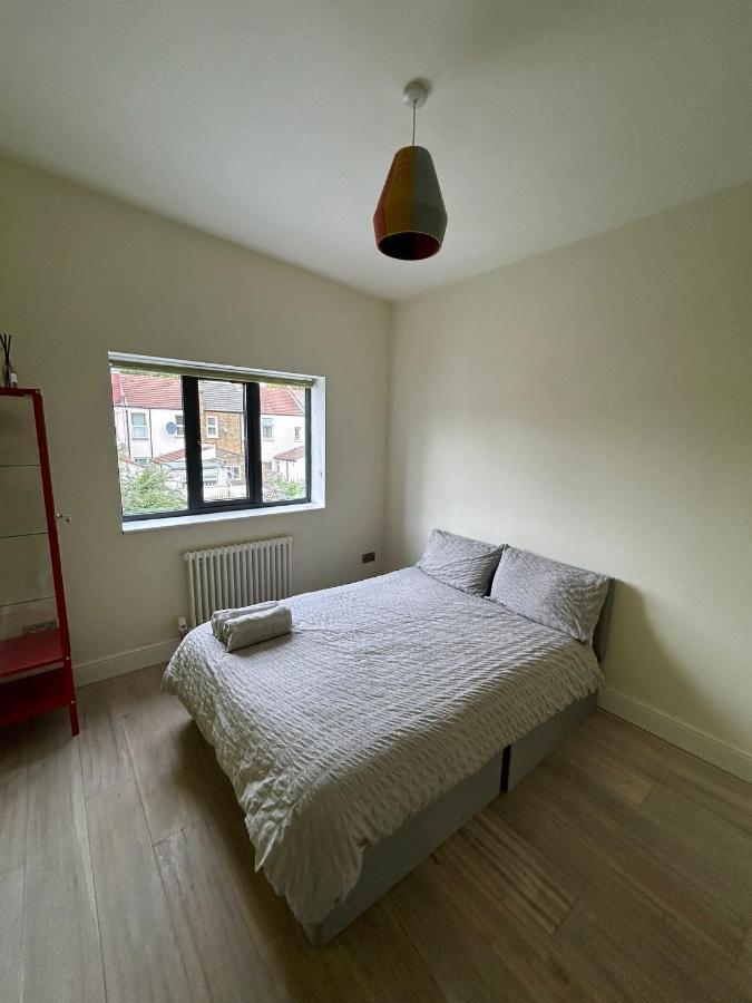 Contemporary 3 Bed House With Spacious Garden Close To Stratford & Canary Wharf Séjour chez l'habitant Londres