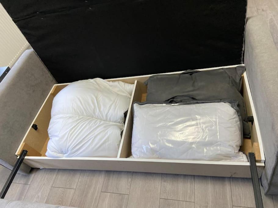 2 Bedroom Flat In * Londen