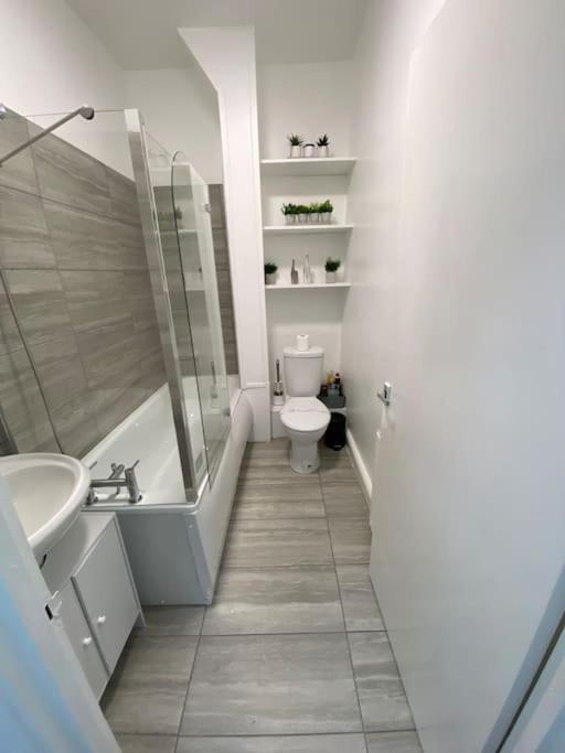 2 Bedroom Flat In * Londen