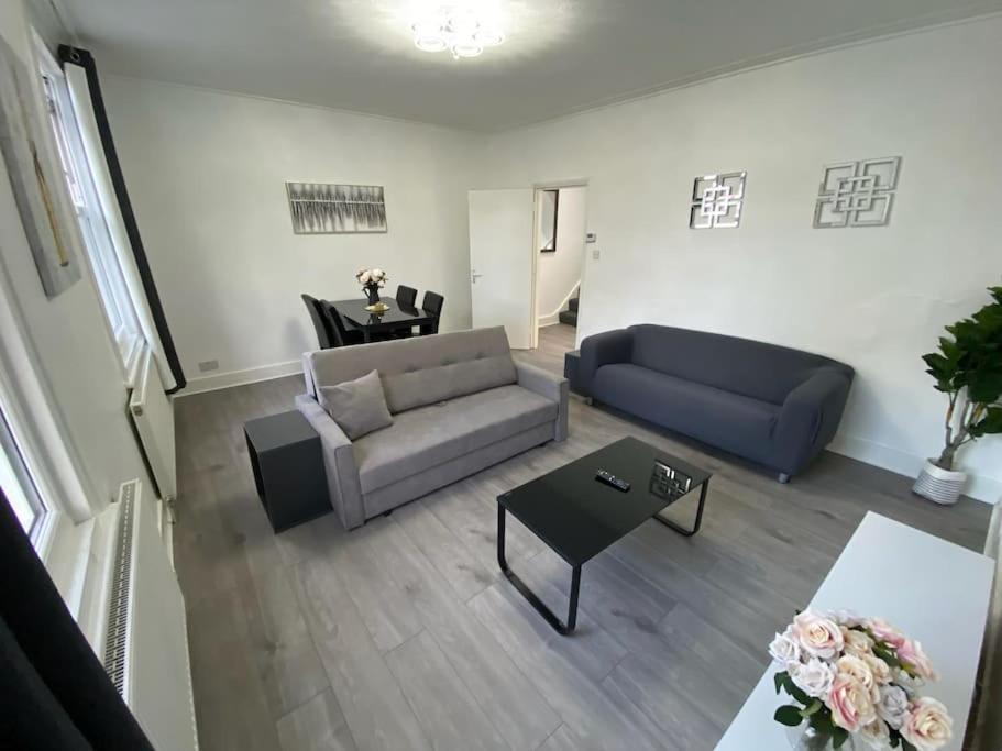 2 Bedroom Flat In Appartement